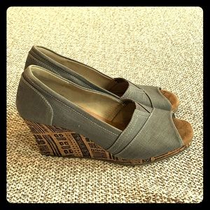 Toms women’s wedge heels size 8